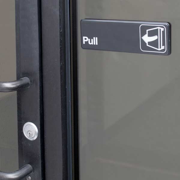 9" x 3" 'Pull' Sign / Tablecraft