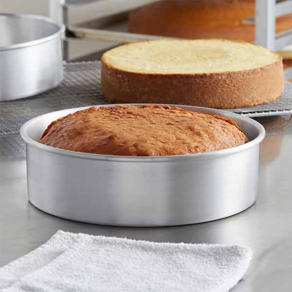 10" x 3" Round Aluminum Cake Pan / Winco