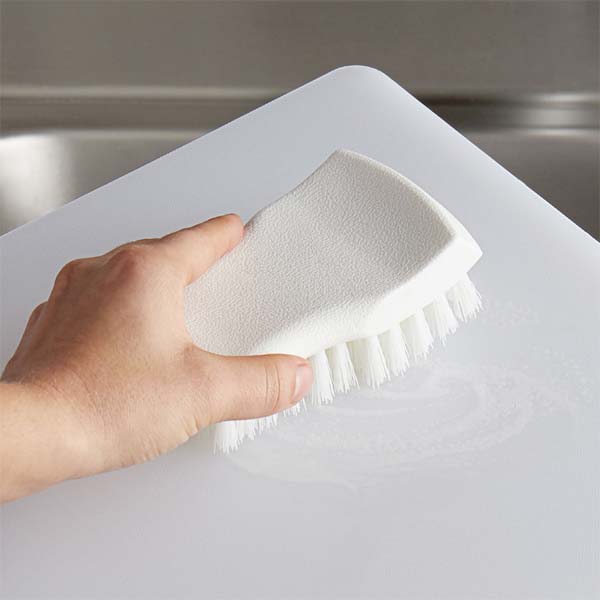 White Cutting Board Brush / Winco