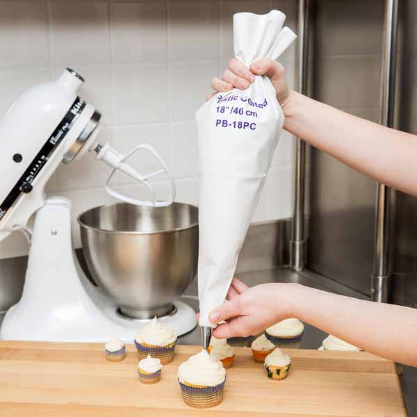 18" Plastic Lined Canvas Pastry Bag / Winco