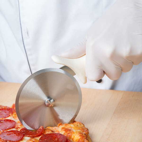 4" Pizza Cutter with White Polypropylene Handle / Winco