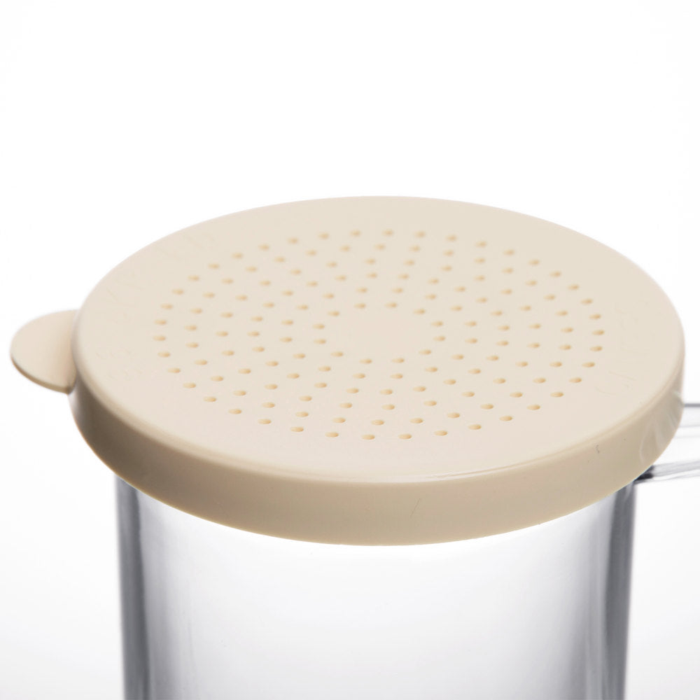 Cambro  Camwear 10 oz. Polycarbonate Shaker with Beige Lid for Salt and Ground Peppe