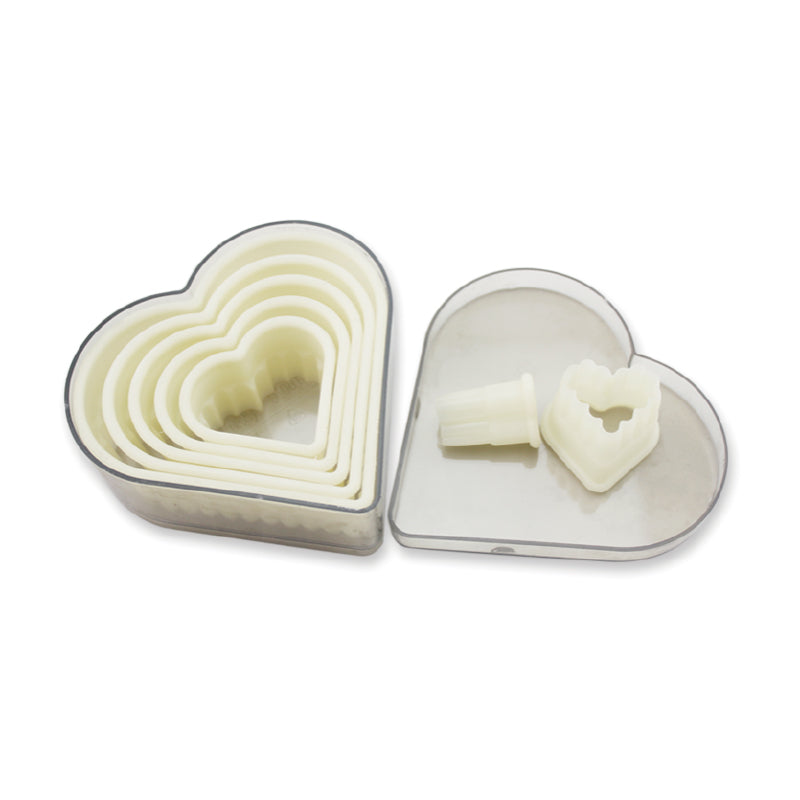 SET OF PASTRY CUTTERS "HEART, SERRATED" 7 PIECES