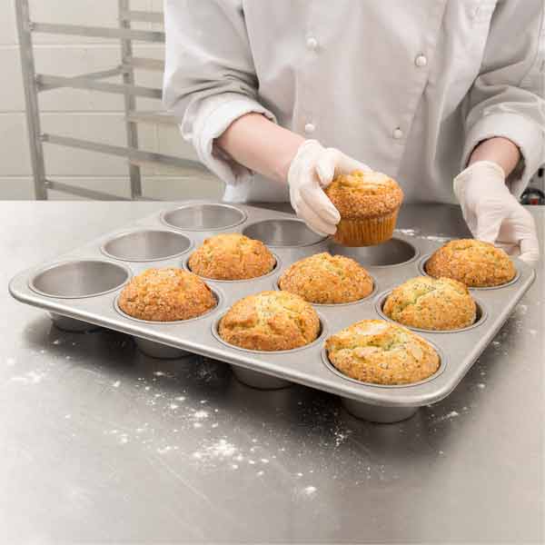 12 Cup Aluminum Muffin Pan / Winco