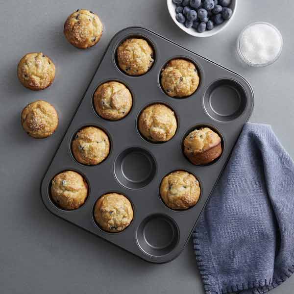 12 Cup Carbon Steel Non-Stick Muffin Pan / Winco