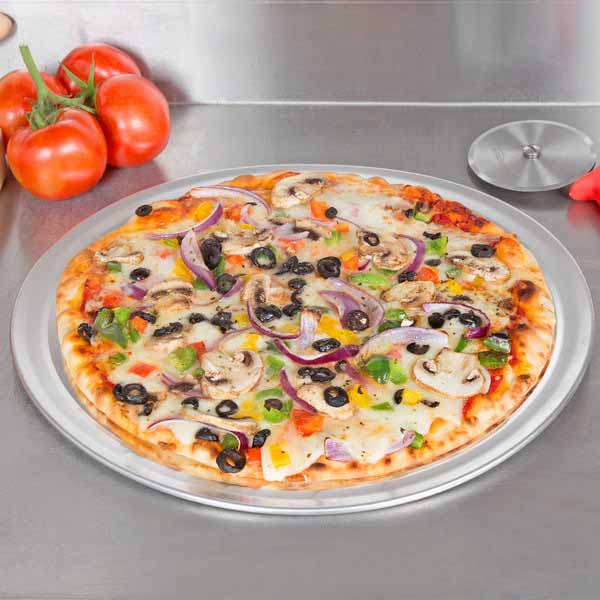 Aluminum Pizza Tray with Rim / Winco