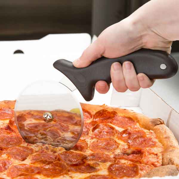 4" Pizza Cutter with Plastic Handle / Winco